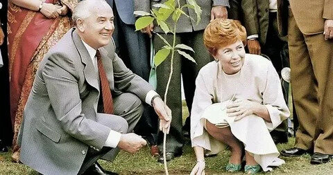 К супружеской чете Горбачёвых у многих граждан отношение неоднозначное