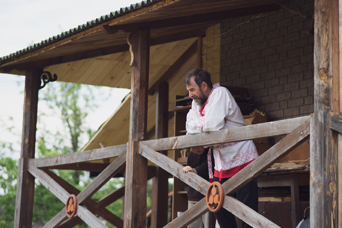 Хозяин на своей веранде