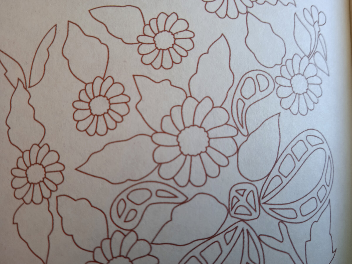 Так же очень часто используется для вышивания постельного белья и одежды.