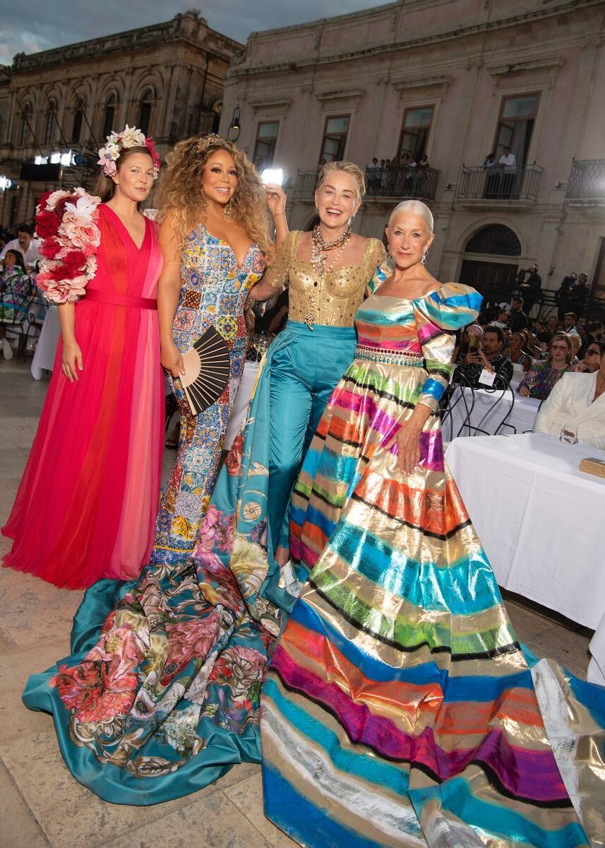 Дольче и Габбана выбрали для юбилейной коллекции яркие краски 