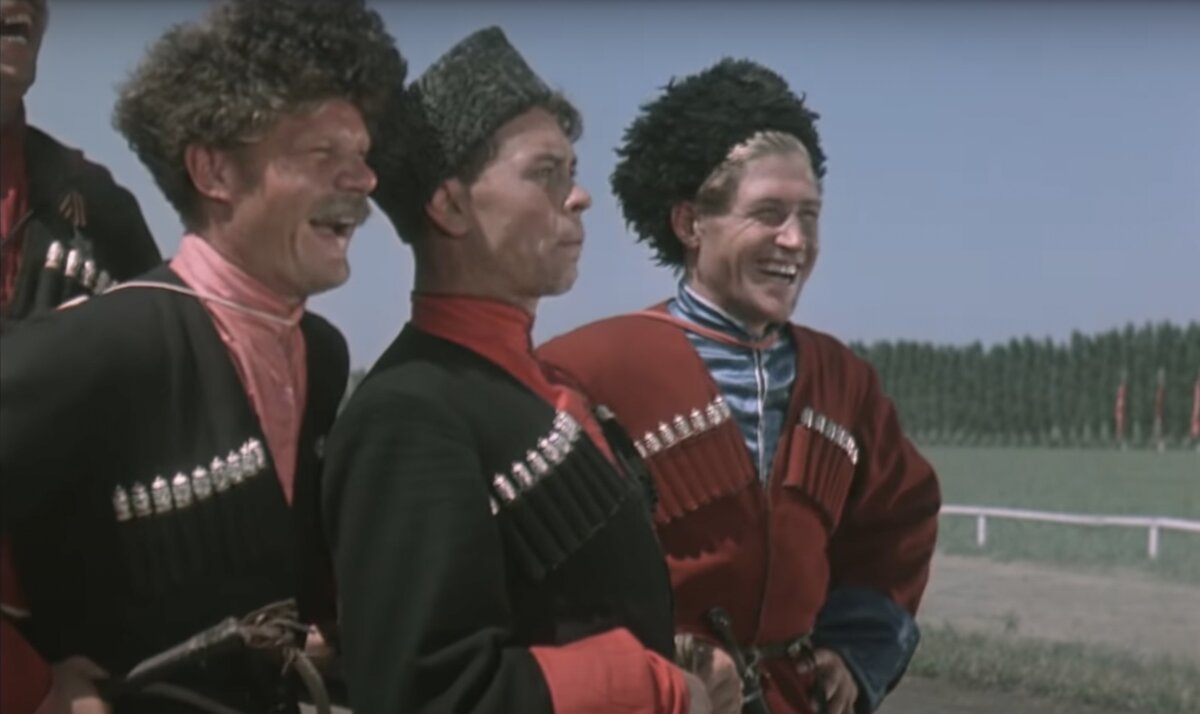 Кадр из фильма "Кубанские казаки", режиссер Иван Пырьев, сценарист Николай Погодин, композитор  Исаак Дунаевский, скриншот.