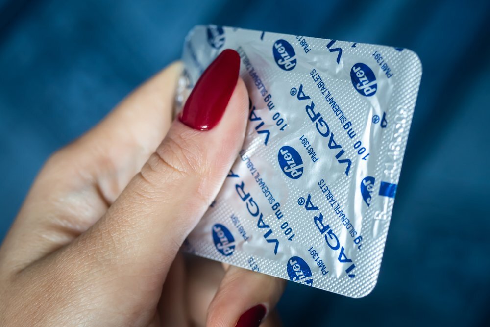 У этого препарата интересная история. За годы применения удалось выяснить, что он помогает помогает лучше и быстрее адаптироваться к новым условиям после перелета 