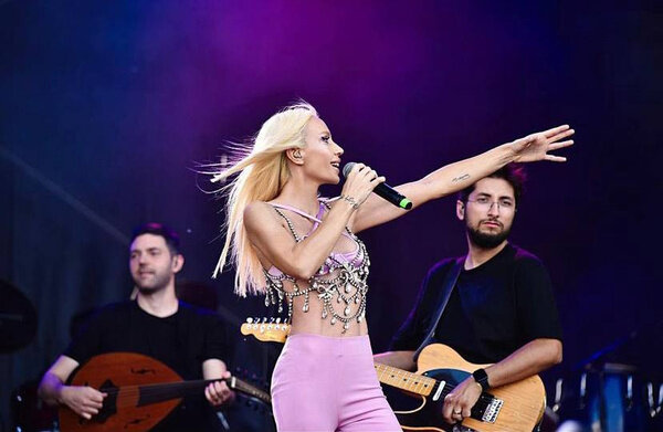 Турецкая поп-звезда Гюльсен Чолакоглу. Обложка © Gülşen