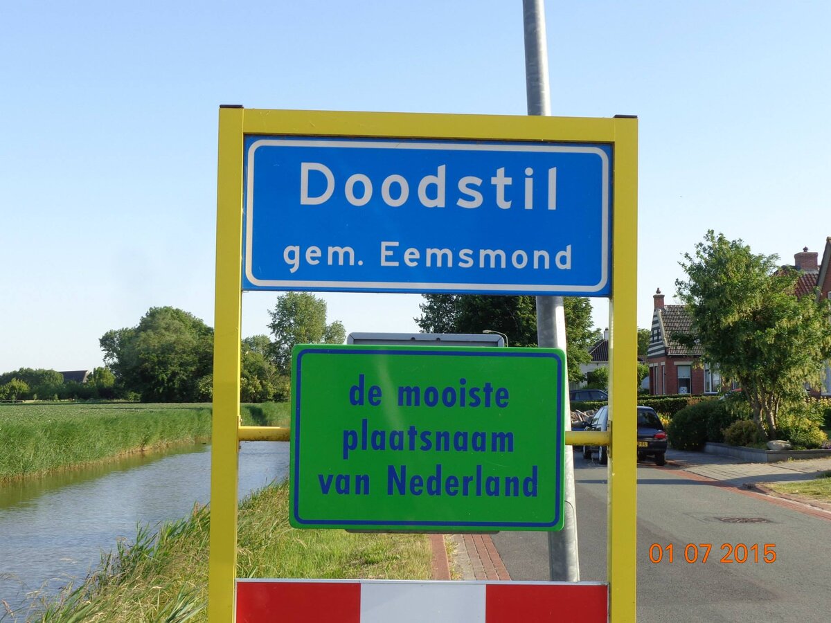 Табличка: "Самое красивое название места в Нидерландах"