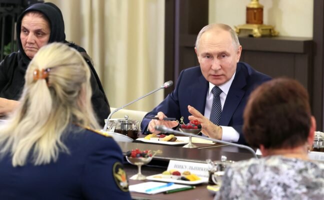    Встреча с матерями военнослужащих – участников СВО. Фото kremlin.ru