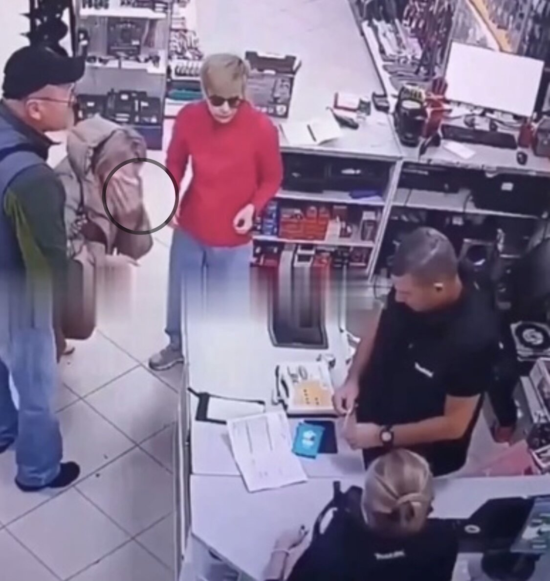 женя разбила