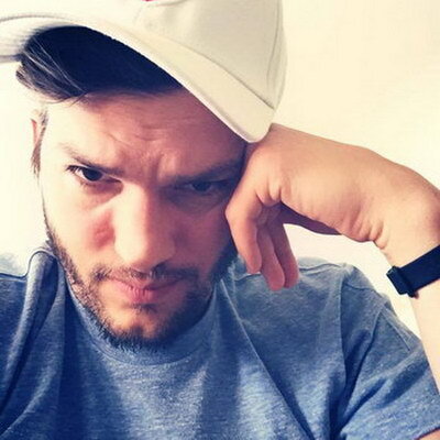     Сегодня: Эштону Кутчеру - 45