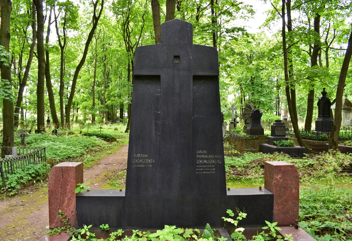 Санкт петербурге на новодевичьем кладбище