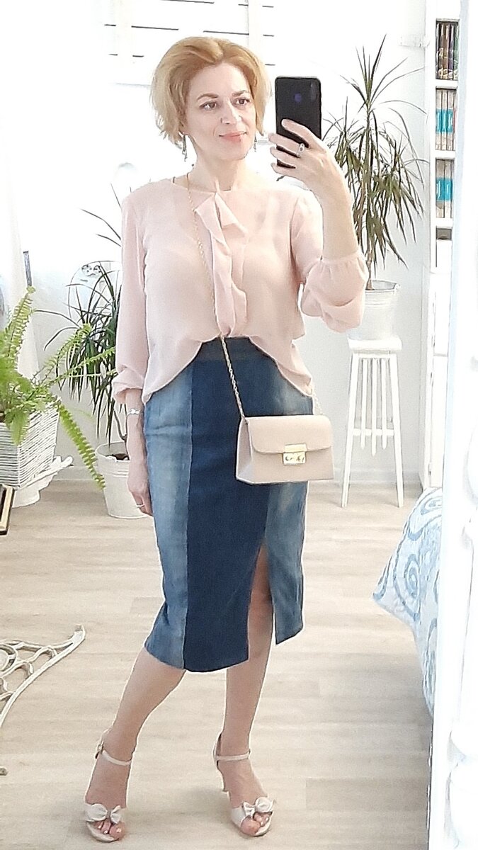 Юбка и блузка.