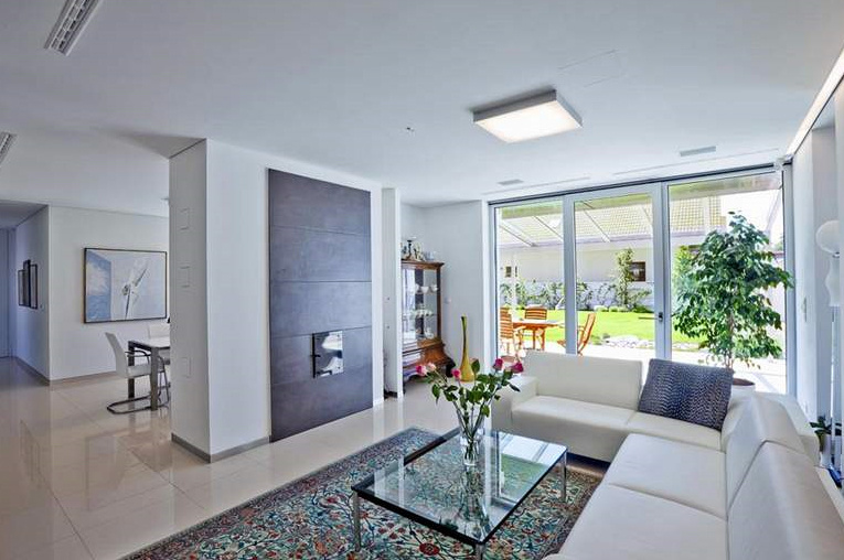 25 стильных проектов частного дома с панорамными окнами