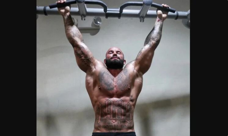 Проф атлеты не пренебрегают пампингом и расстяжкой. Мотивация. Источник фото: yandex.ru/images