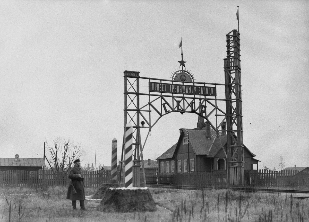 Негорелое Беларусь. Пограничная станция Негорелое. Столбцы старые фотографии.