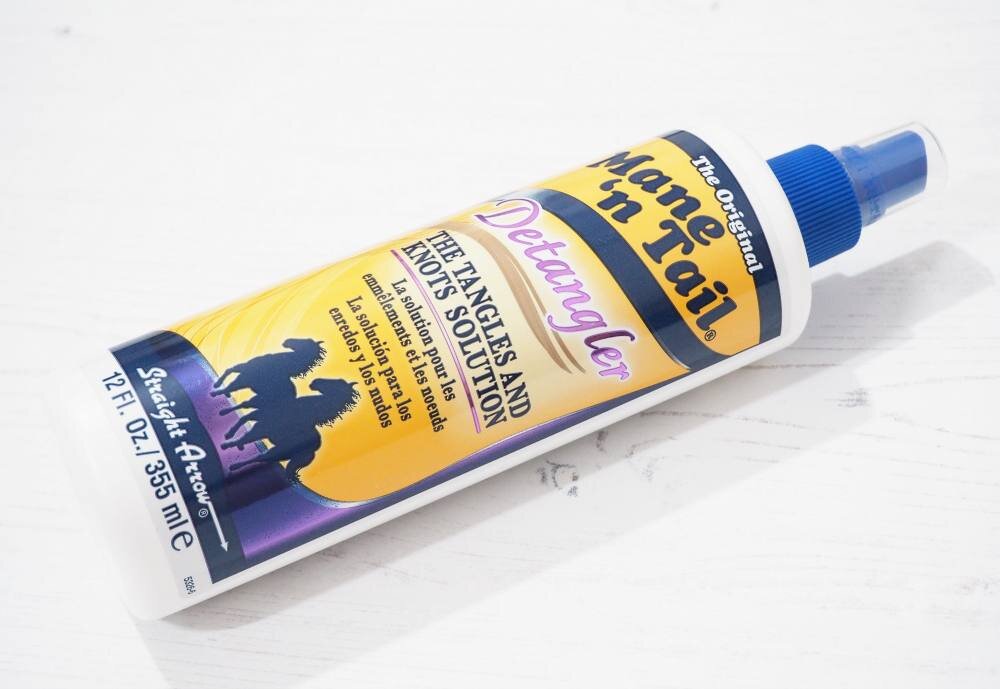 2. Mane’N Tail Detangler – не самое известное средство для легкого расчесывания волос, но эффект от него поразительный. Оно воскрешает даже «убитые» пряди и имеет приятный запах. Плюс ко всему – огромный флакон.