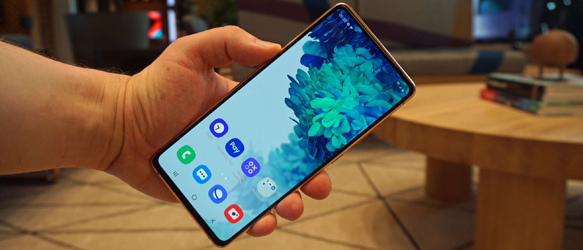 Samsung издали громкий хлопок по конкурентам: 120ГЦ AMOLED, IP68, стерео динамики и Exynos 9900