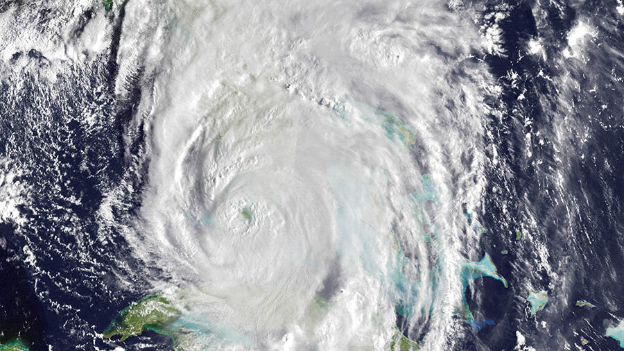 "Изображение урагана над Карибами  со спутника на метеокартах". Изображение взято из открытых источников Internet