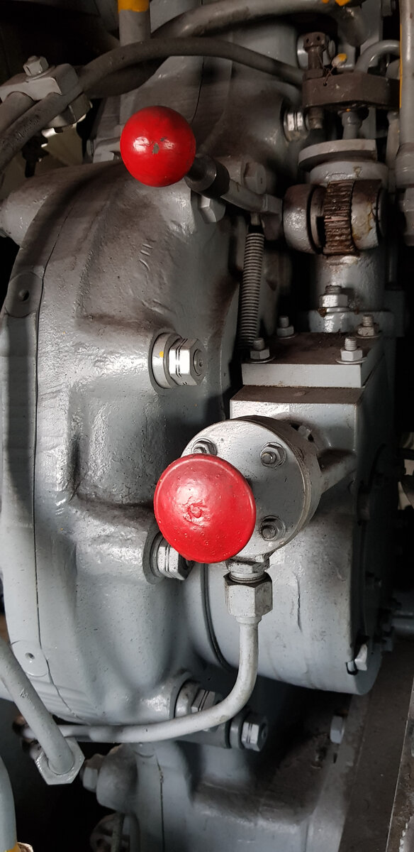 Что случится с тепловозом если произойдёт пробой газов в картер дизеля ...