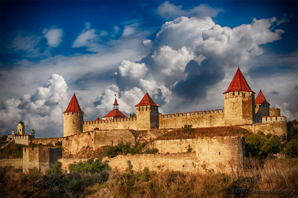 Бенде́рская крепость  — памятник архитектуры XVI века. Расположена на правом берегу реки Днестра в городе Бендеры, Приднестровье. 
Строительство крепости началось в 1538 году после вхождения Бендер в состав Османской империи. 
С 2008 года по настоящее время ведётся реконструкция цитадели крепости под руководством МВД ПМР. 