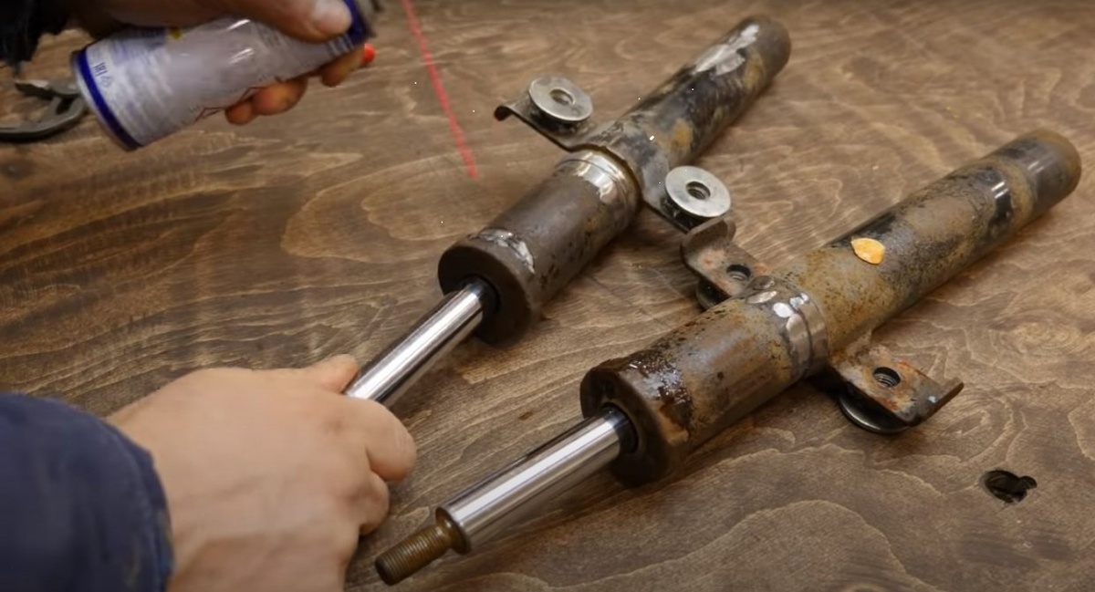 Старые амортизаторы