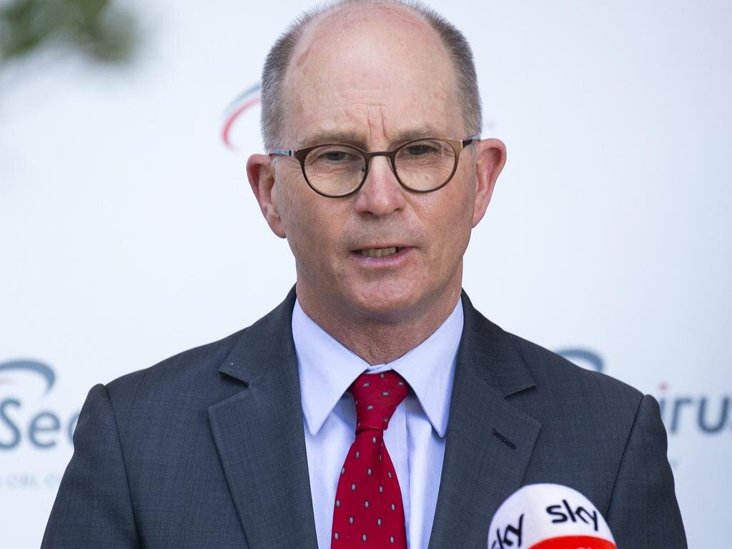 Главный врач профессор Пол Келли говорит, что некоторые члены сообщества ‘сомневаются " в отношении вакцин. Фото: NCA NewsWire / Sarah Matray