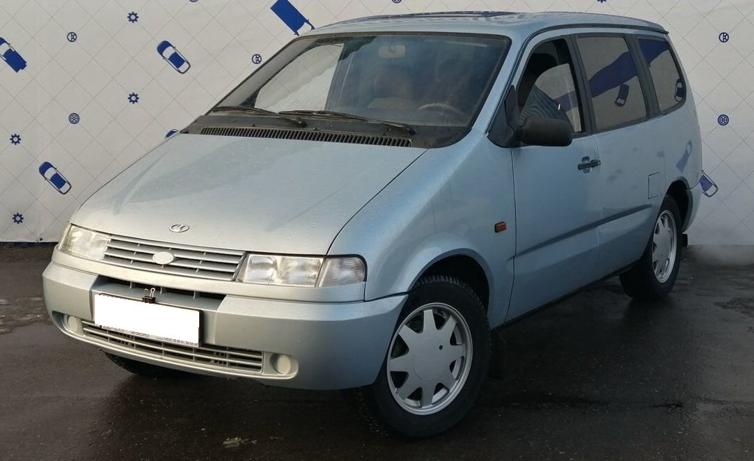 Рестайлинговый минивэн с фарами от «десятки» - уже намного лучше (иллюстрация с сайта Avito.ru)