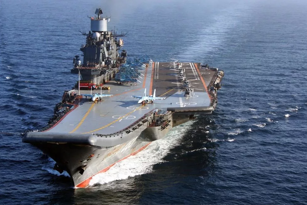 Авианесущий крейсер "Адмирал Кузнецов". Фото из интернета. 