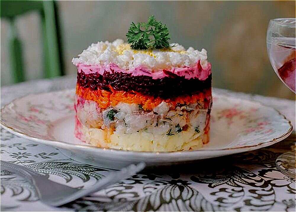 В салат под шубой добавляют яйцо. Подшуба рыбка. Селёдка под шубой с яйцом. В салат под шубой добавляют яйцо. Селёдка под шубой с яйцом.