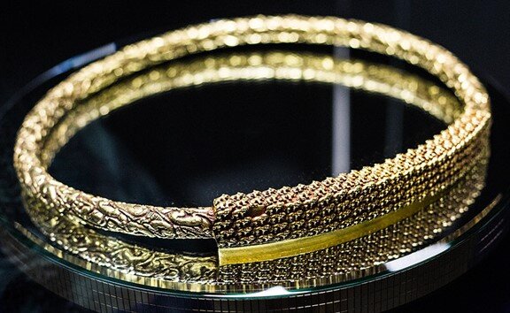 Золотая гривна (фото Vera Salnitskaya).