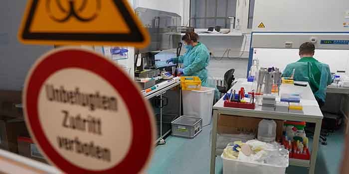  Германия сообщила о первом случае Covid-19 27 января 2020 года. Их протоколы профилактики включали высокие уровни тестирования, эффективную стратегию сдерживания среди пожилых людей, скорейшее создание возможностей тестирования и эффективное использование достаточного количества больниц в стране. 
 Три самых густонаселенных немецких города, такие как Берлин, Мюнхен и Гамбург, больше всего пострадали от этой болезни.