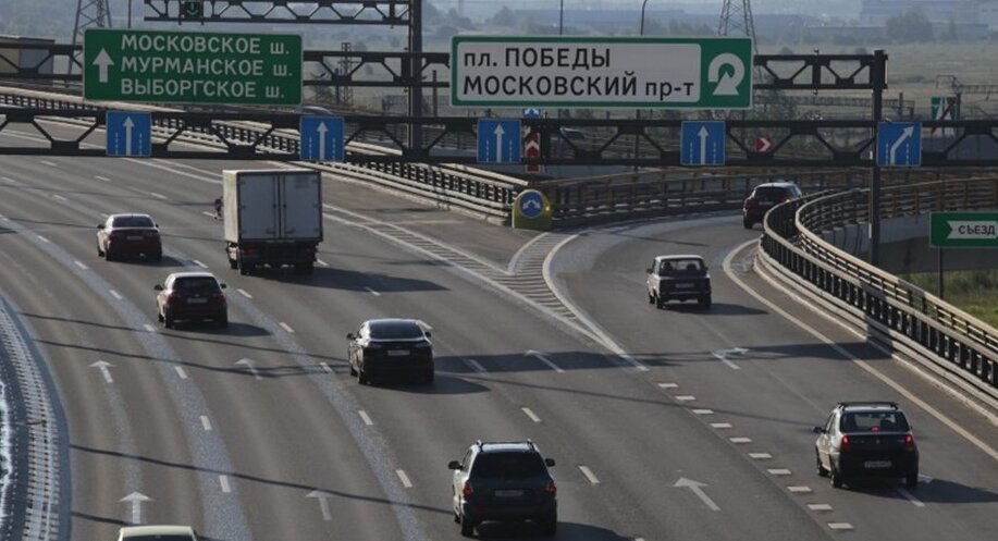 Владельцы автомобилей могут добираться в нужные точки города по КАД, ЗСД, Московскому шоссе, Ленинскому и Пулковскому проспектам. А по Московскому проспекту можно доехать прямиком до Сенной площади.