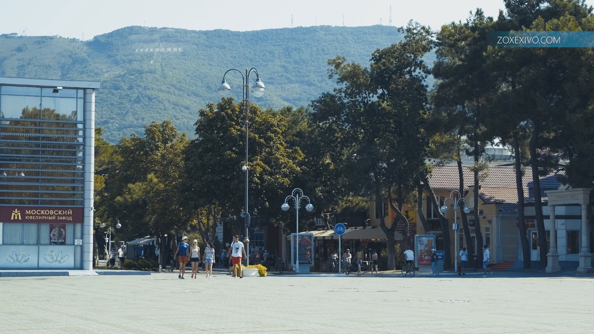 Гора Маркотх и надпись Геленджик