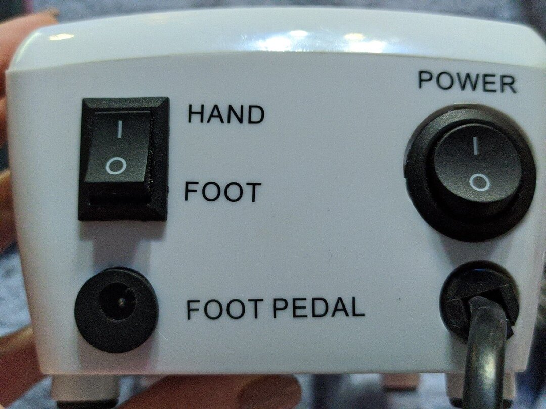 Выбор ручного/ педального управления аппаратом, разъём для подключения педали