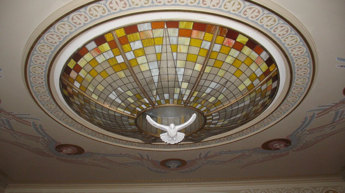 ВИТРАЖНАЯ ЛЮСТРА СВЕТИЛЬНИК СОЗДАНА В ВИТРАЖНОЙ МАСТЕРСКОЙ СЕРГЕЯ Х.  КУЗНЯ КОРОТАЕВА ПАВЛА.