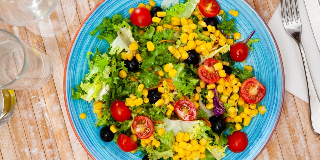 Быстрый и вкусный салат из простых продуктов "Гости на пороге" .