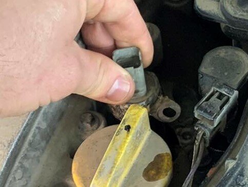 Вот как правило выглядит клапан на крышке клапанов