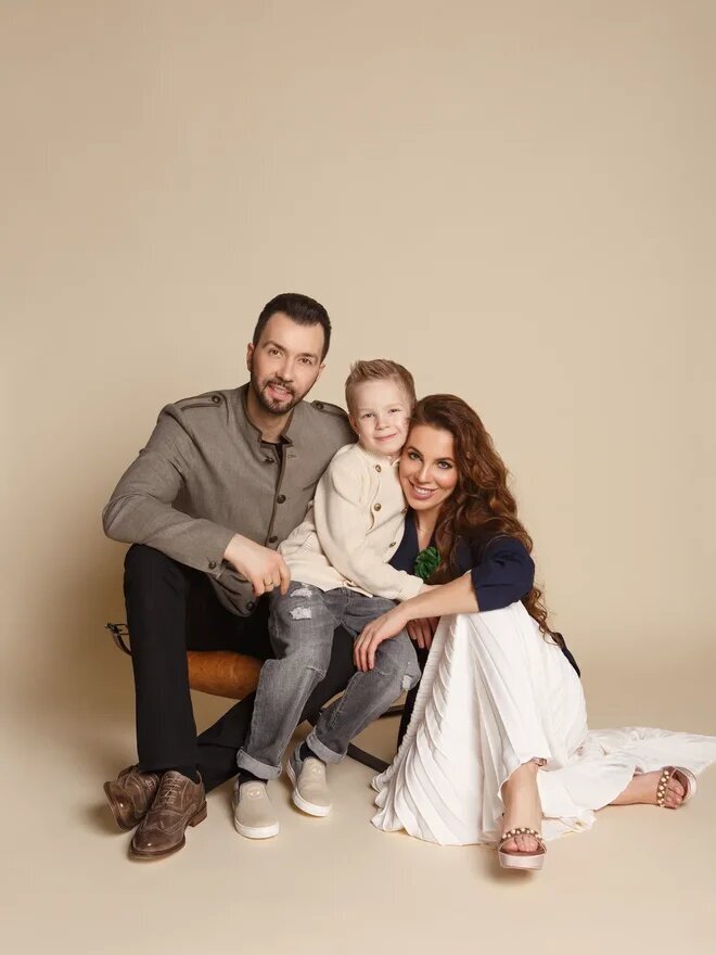Денис Клявер с семьей, фото: журнал «Современное здоровье»