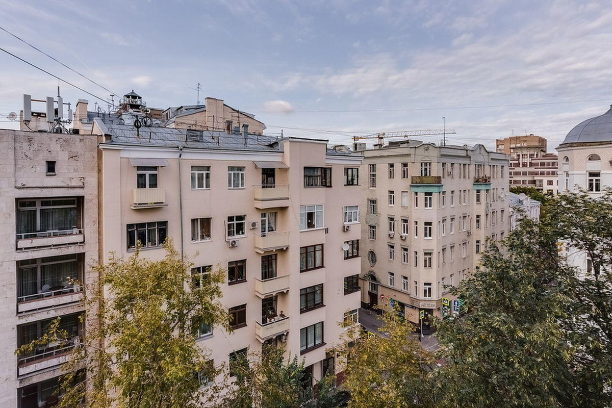 Продажа комнаты Москва, метро Пушкинская, Спиридоньевский переулок 12/9, цена 65