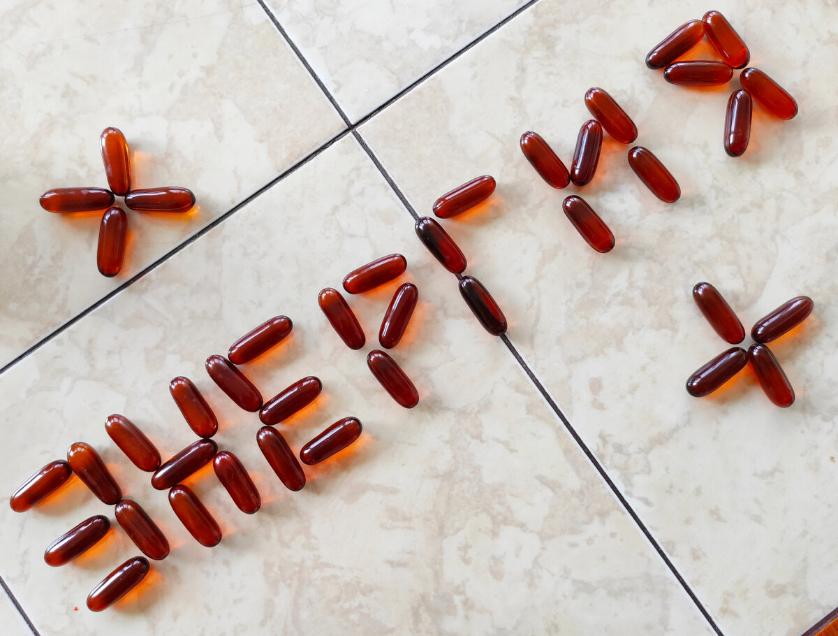 БАДы - это не лекарства, они могут оказывать общеукрепляющее, тонизирующее, мягкое мочегонное действие. Помогают ли они? Не всегда и не от всего.