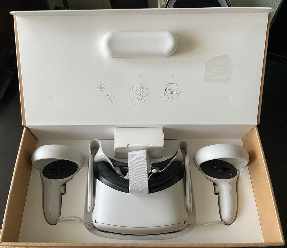 Фото автора. Шлем виртуальной реальности Oculus Quest 2