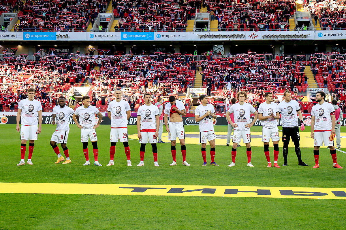 Прощание с Тедеско. После матча игроки устроили трогательный "коридор" немецкому тренеру