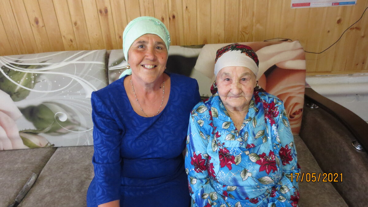 С мужем Абдуллой Нурфигаль прожили 60 лет, в браке у них родилось пятеро детей, две девочки и три мальчика. Сыновья работали на полях родного колхоза, а дочки, уехали в города. Все дети в родителей – такие же трудолюбивые. 