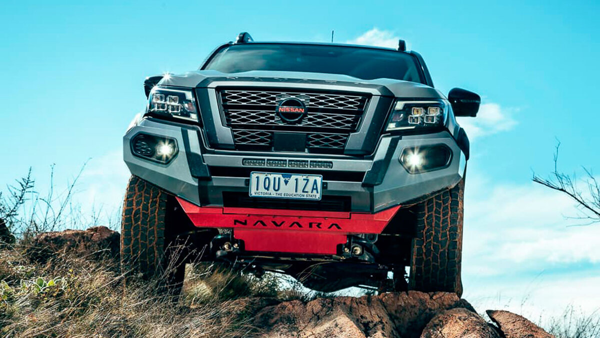 Nissan  Navara PRO-4X Warrior
Прошлый внедорожный Nissan Navara под названием N-TREK Warrior клиенты марки приняли восторженно. Так что новинке прочат аналогичный успех. Пикап оборудован стальным обручем со встроенной светодиодной подсветкой параллельно была усилена защита днища. На наваре стоит стандартный полный привод а под капотом 190 ти сильный дизель обьемом 2,3 литра с турбонаддувом.Не исключено, что внедорожный пикап выберется за пределы австралийского рынка: Nissan Australia пытается договориться о поставках с зарубежными партнёрами.