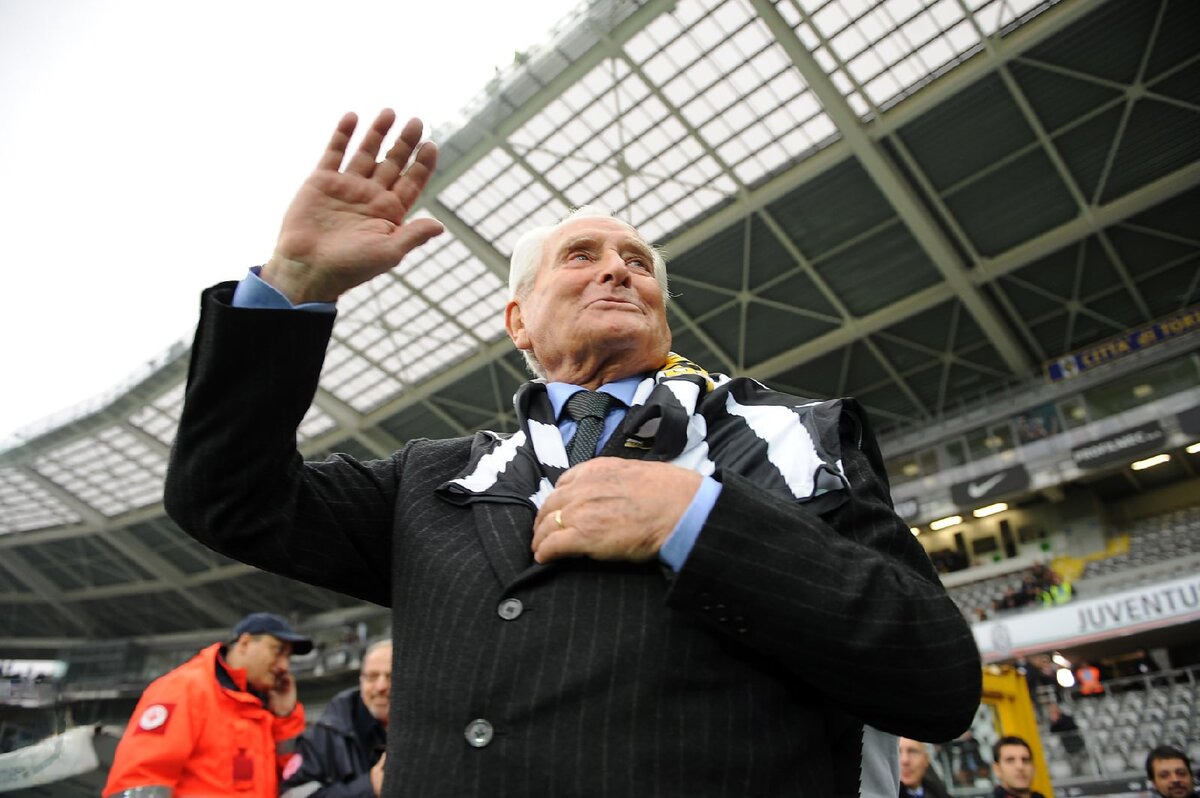 Итальянец был капитаном сборной и лучшим бомбардиром в истории «Ювентуса» на протяжении почти 50-ти лет (сейчас 2-й).Как сообщают итальянские СМИ, причиной смерти стала сердечная недостаточность