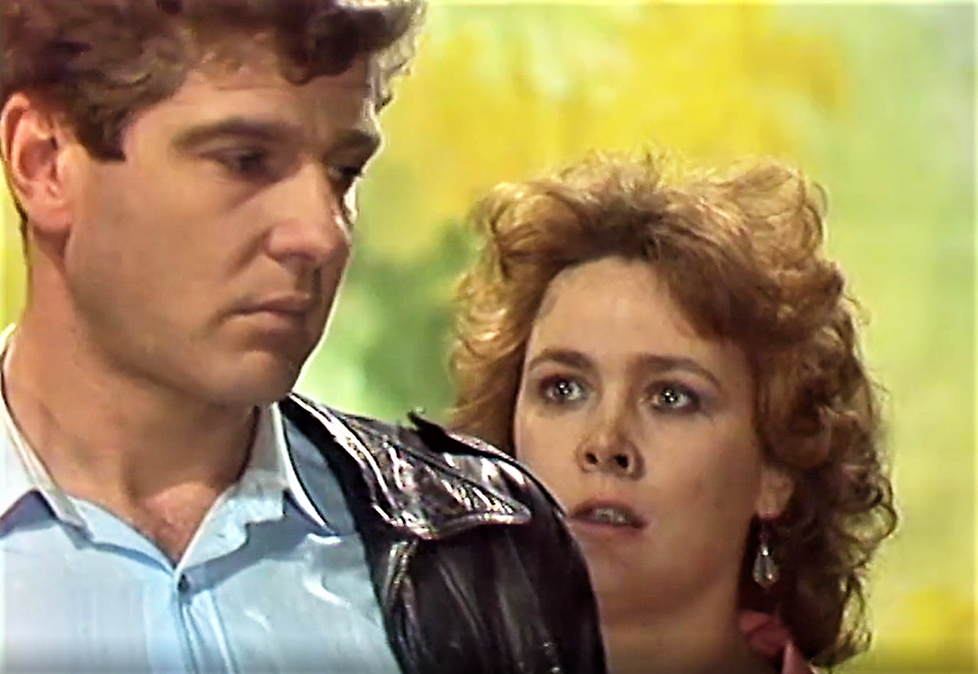 Кадр из спектакля "Смотрите, кто пришел!" (1987)