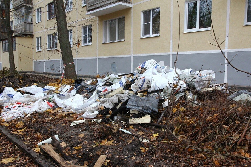     Сорокина сделала внушение префектам и управлению ЖКХ из-за свалок при капремонте домов.