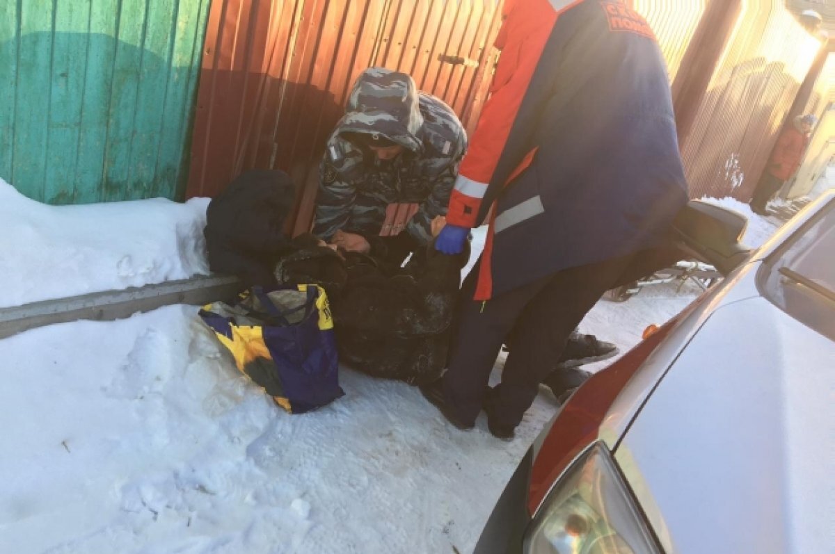    В Омске едва не погиб мужчина, потерявший сознание на морозе