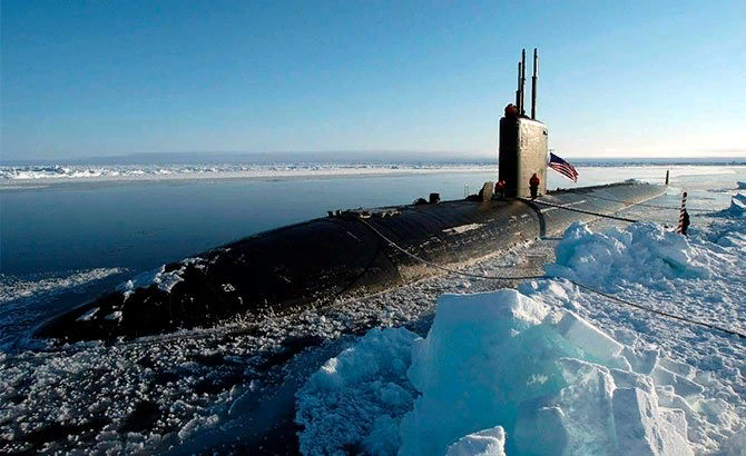 Подлодка «Хэмптон» на Северном полюсе в апреле 2004 г.