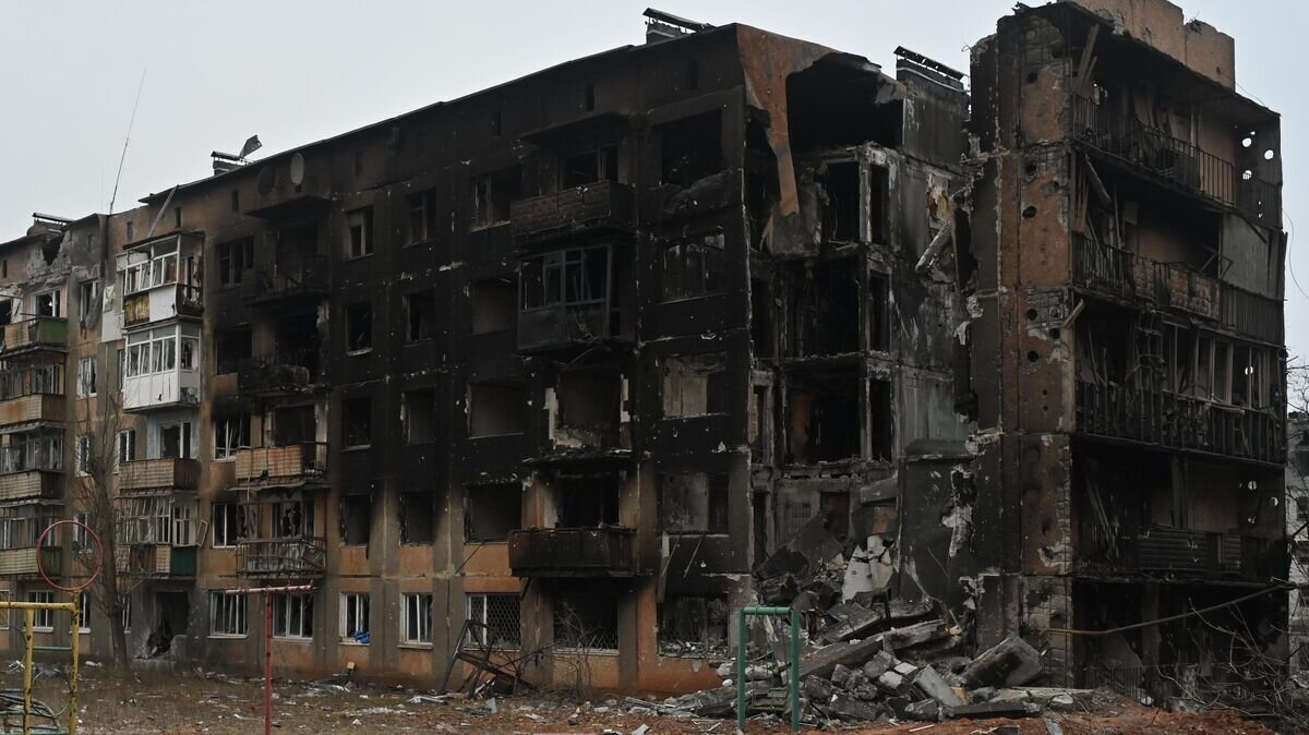    Разрушенное жилое здание в Соледаре© РИА Новости