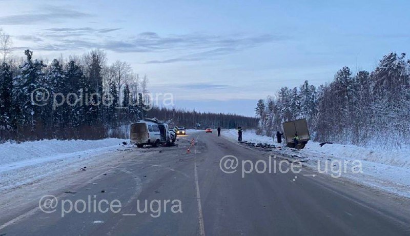    В смертельном ДТП под Ханты-Мансийском погибли три человека, один в больнице