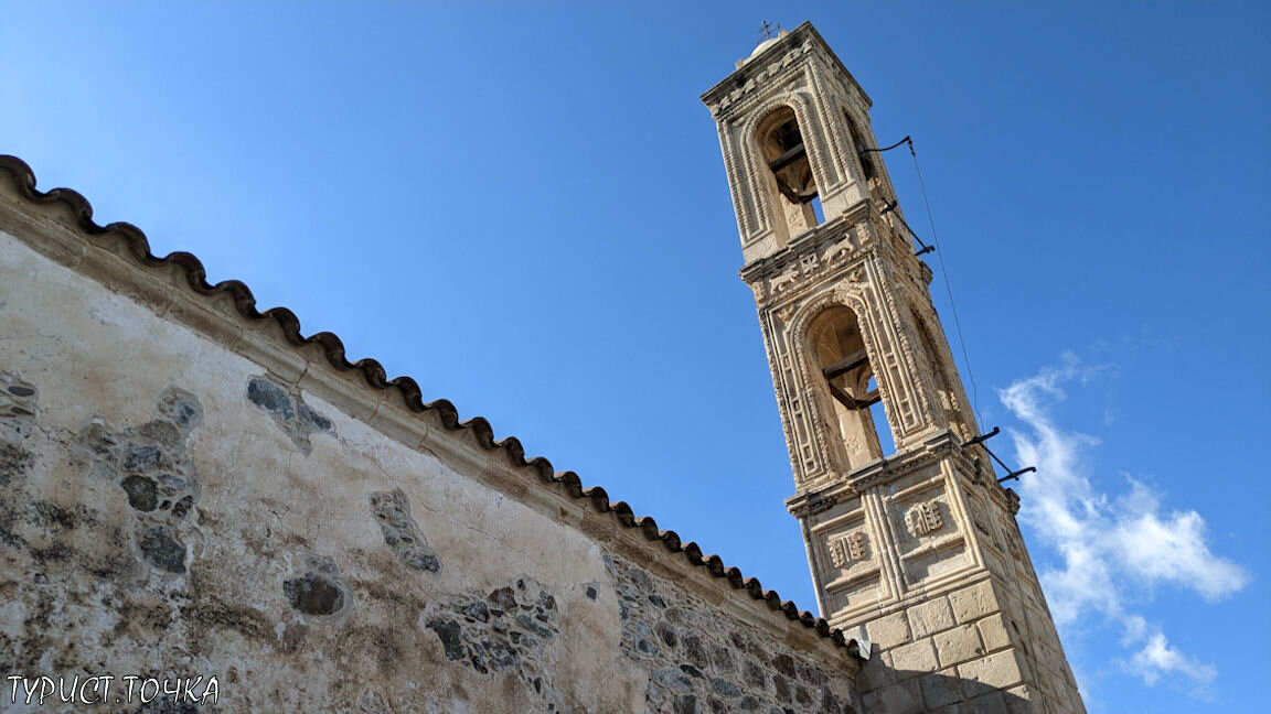 Средневековая церковь в горной деревне Кало Хорио