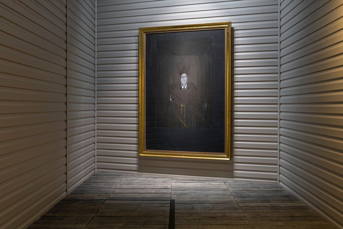    Вид экспозиции выставки «Настройки-3 Общество частных музыкальных представлений». Павильон 5. «Шуман». Фрэнсис Бэкон. Эскиз к портрету, 1953 годФото: Даниил Анненков, 2022 © Дом культуры «ГЭС-2»